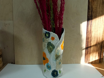 Wazon ceramiczny w kwiaty