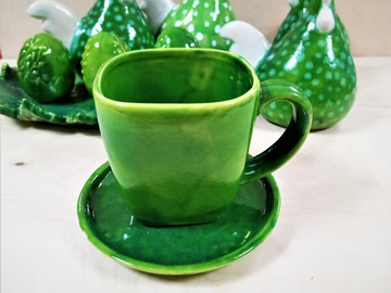 Filiżanka ceramiczna z talerzykami (komplet)