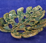 Ceramiczny talerz w kształcie liścia