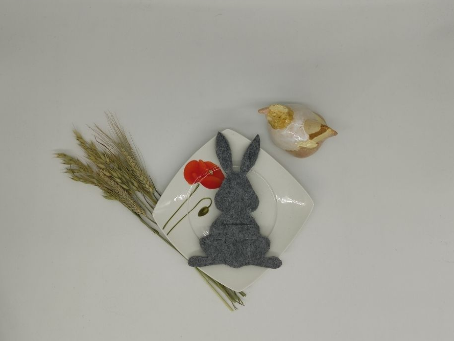 Ozdoba stołu (królik do sztućców)