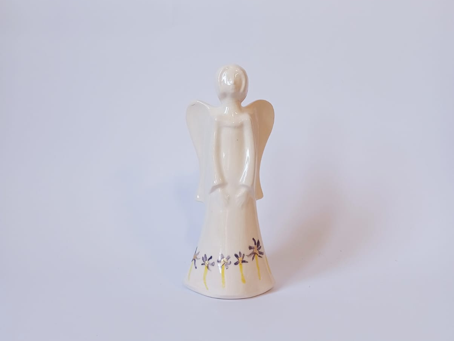 Anioł ceramiczny z kwiatami